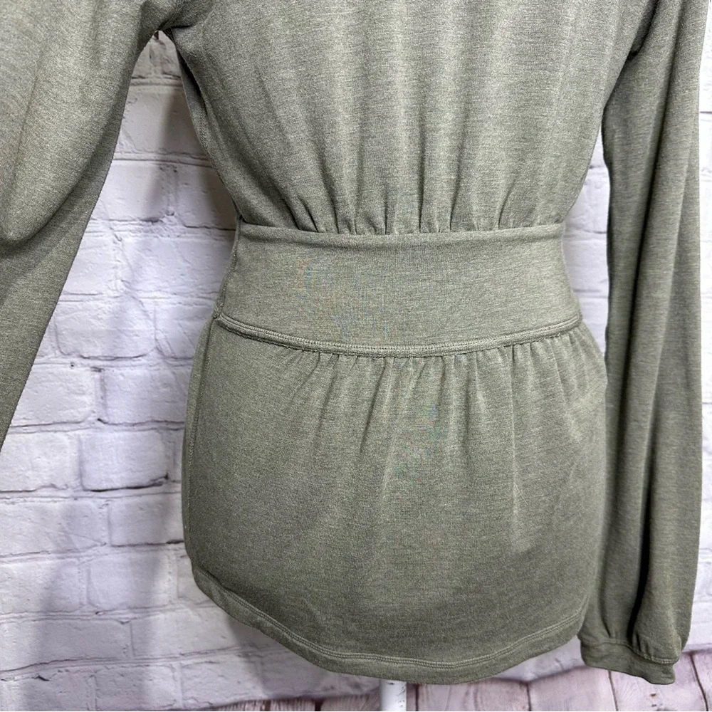 LULULEMON Dance Pulse Wrap Olive
Green - Picture 7 of 14